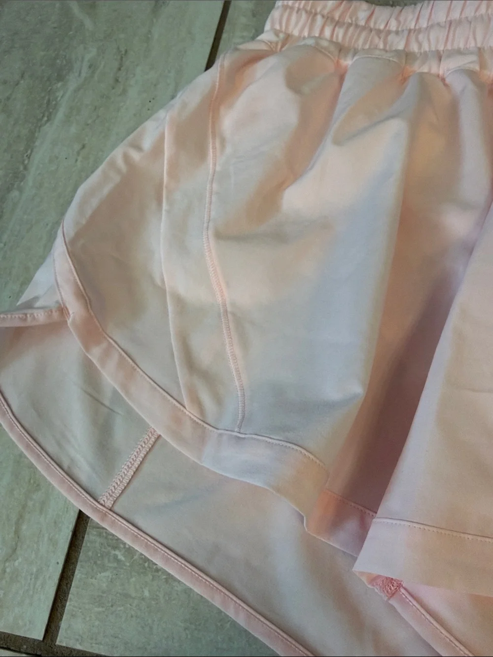 Lululemon Track That Mid-Rise Lined
Short 5" Strawberry Milkshake Size 6 - Picture 5 of 16